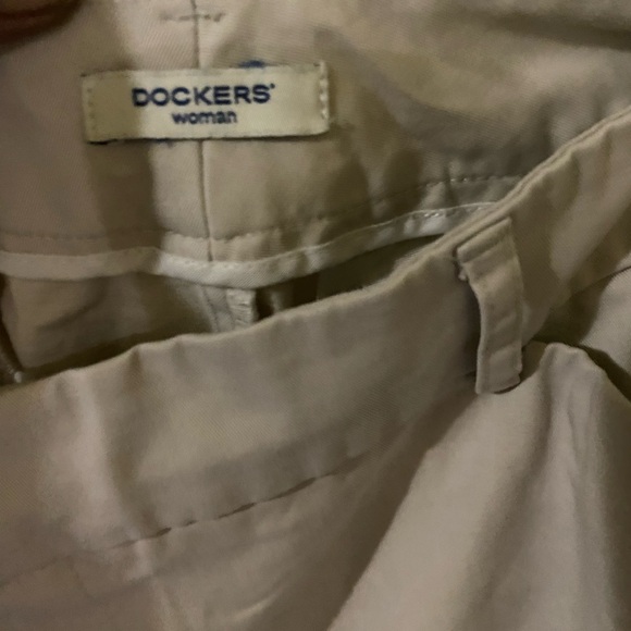Dockers Women's Light Tan Shorts - Picture 4 of 4